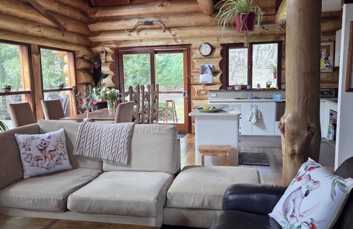 Dales Creek House | Loghome Getaway