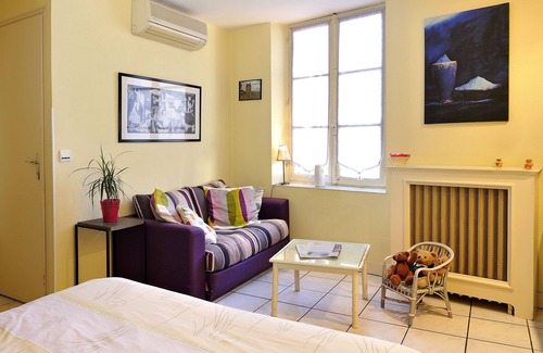 Saint-Martin-le-Beau Hotel | Logis Auberge de la Treille