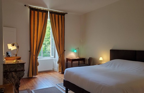 Cognac Bed & Breakfast | Logis des Tourelles, the Verteuil room