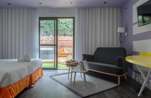 Avrille Hotel | Logis Domaine du Moulin Cavier
