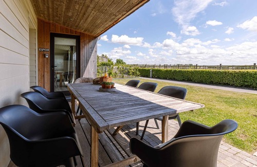 Houtem Apartment | Logis Espoir - A spacious holiday home with garden