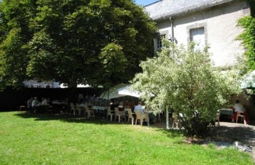 Saint-Martin-Valmeroux Hotel | Logis Hôtel La Source du Mont