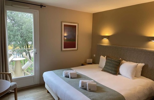 Grignan Hotel | Logis Hôtel La Bastide de Grignan & Restaurant La Chênaie
