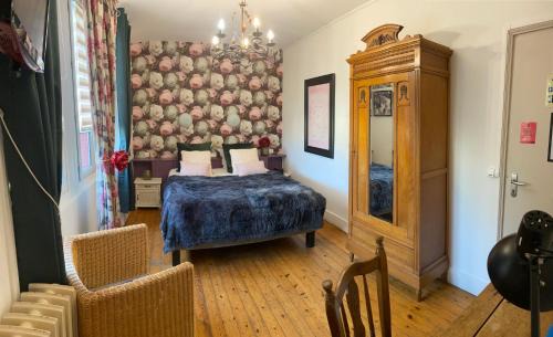 Coucy-le-Chateau-Auffrique Hotel | LOGIS HOTEL BELLEVUE RESTAURANT LA POMME d'OR