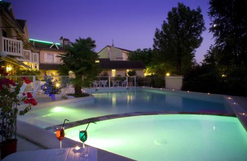 Villefranche-de-Rouergue Hotel | Logis Hotel - Restaurant - Spa - Le Relais de Farrou