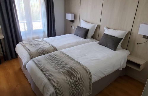 Voves Hotel | LOGIS Le Quai Fleuri