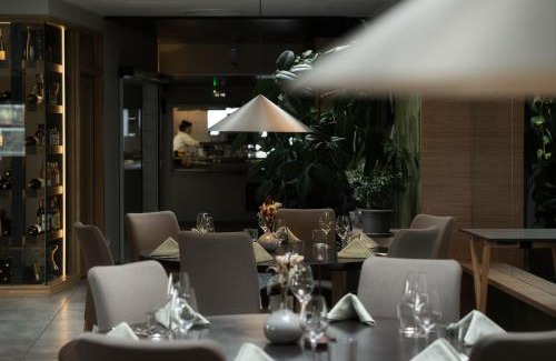 Delme Hotel | Logis Restaurant & Hôtel À la 12
