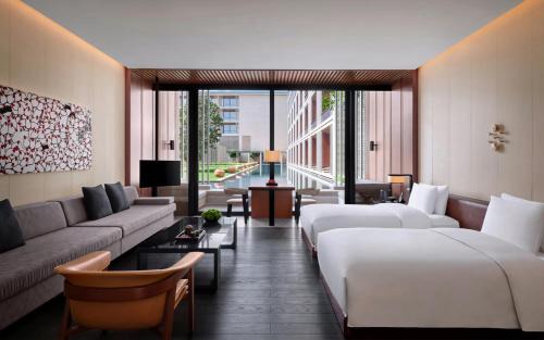 Huli Hotel | Lohkah Hotel & Spa-Free Welcome Fruit Plate