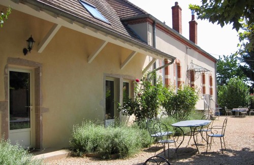 Cuisery Apartment | Loisy - Lovely Holiday House with Swimming Pool