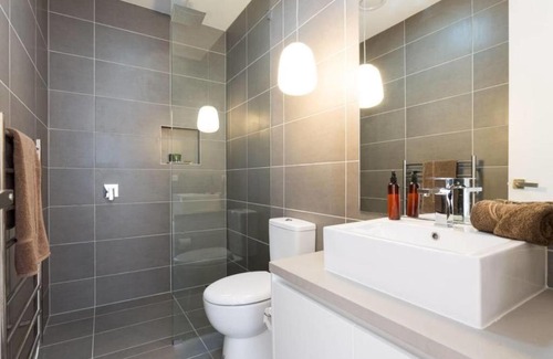 Collingwood Bed & Breakfast | Lola Three Levels of Style with Rooftop Terrace