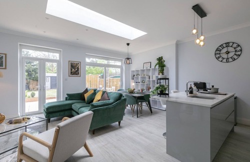 Golders Green House | London 5 BR Garden Hse Near Tube & Hampstead Heath