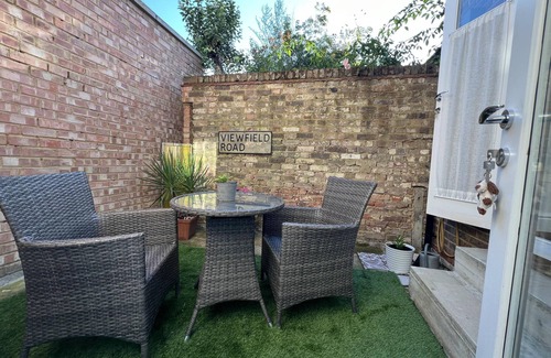East Putney Apartment | London-apartment-sleeps2-privateentrance
