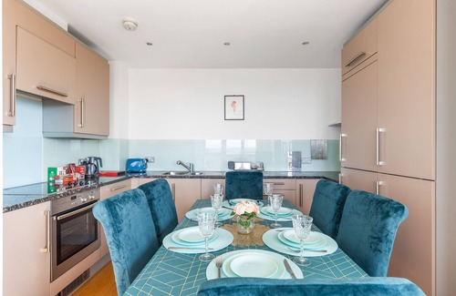 Shadwell Apartment | London City View Apartment short walk to Tower Bridge