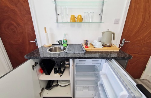 London Colney Apartment | London Colney serviced apartments with kitchenette, Hertfordshire