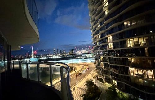 Canning Town South Apartment | London Excel Cosy Apartment with Balcony & River View close to O2 Arena, Cable Car, City Hall