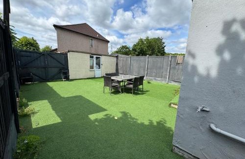 Cranbrook Apartment | London Luxury 2Bedrooms, Reception, Garden, Apartment