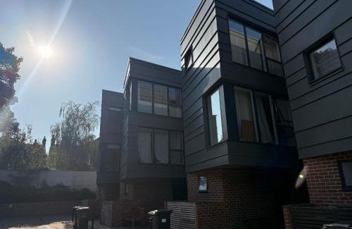 Streatham Hill House | London South West heart, close so many public transports