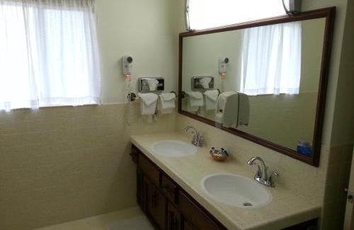 North Fremont Street Hotel | Lone Oak Lodge