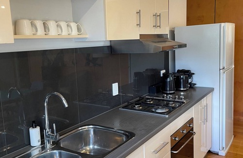 Enoggera House | Lone Pine House -spacious & convenient - great for families, groups, pets!