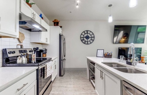 Downtown San Antonio Condo | Lone Star Condo facing Riverwalk*King Ste &Parking