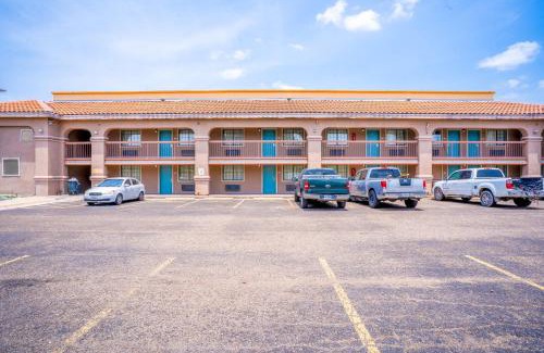 Harlingen Hotel | Lone Star Inn & Suites by OYO Harlingen TX