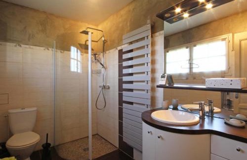 Sainte-Honorine-la-Guillaume House | Longère avec Piscine Chauffée, Jardin et Vélos à Dispo - FR-1-497-4