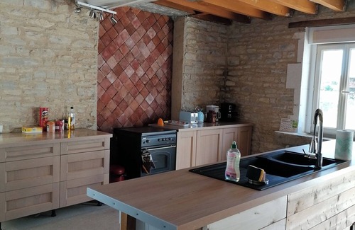 Vermenton House | Longère bourguignonne 200 m2, swimming pool and 5800m2 fenced garden