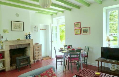 Lurcy-Levis House | Longère XVIIIe rénovée avec jardin, proche forêt et loisirs, animaux bienvenus - FR-1-489-376