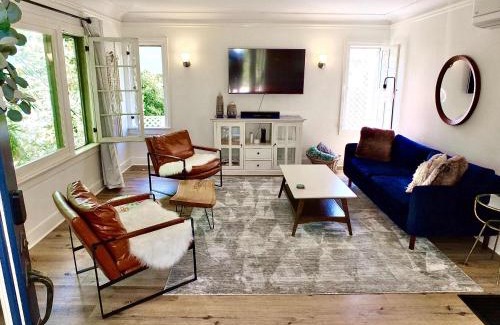 Zaferia House | Long Beach Breeze - Dreamy 2 BR Near Anaheim Street