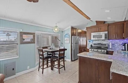 Port Isabel House | Long Island House in the Bay Area of Port Isabel