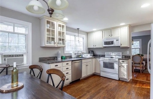 Bethlehem Village House | Long Meadow Manor, skiing, game room, Apple picking and Lake nearby