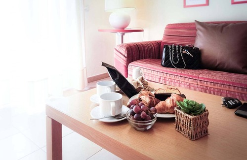 Zona XXX Castel Fusano Apartment | Long Stay Monthly Apartment near Rome I Triangoli with backyard