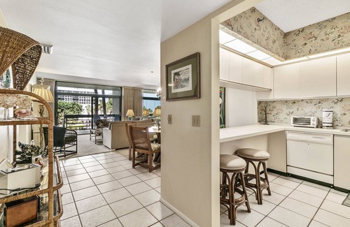 Longboat Key Condo | Longboat Key Escape–Resort Pool + Ocean: Beachplace Condo # 7-102 by RVA