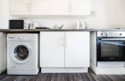 Horley Apartment | Longbridge Apartment Close to Gatwick, Longbridge Apartment- 1BR close to Gatwick