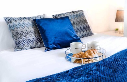 Horley Apartment | Longbridge Apartment Close to Gatwick