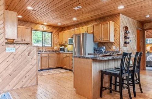 Innsbrook Ski Chalet | Longhorn Lakeside Chalet