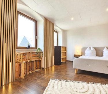 Longkamp Apartment | Longkamp Living Stilvolle Ferienwohnungen nahe Bernkastel-Kues, Disneyplus, Netflix, großer TV & Parkplatz