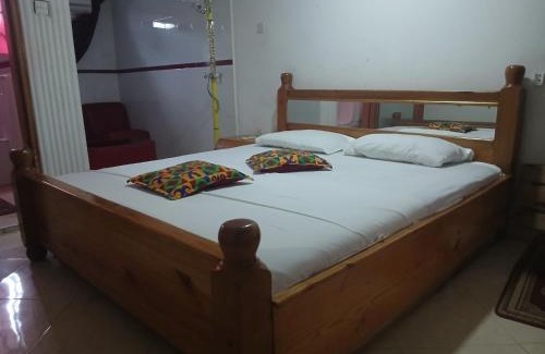 Nungua Hotel | Loo J De Italiano Hotel