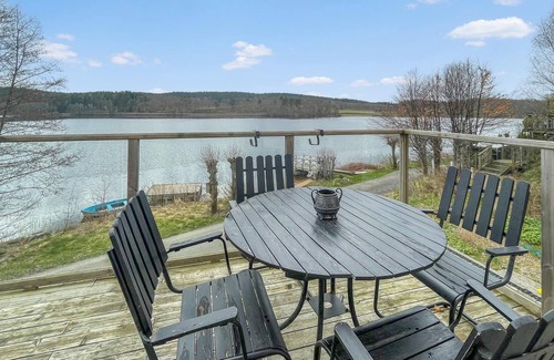 Kungsbacka O House | Look forward to a fantastic vacation home vacation with a view of the lake.