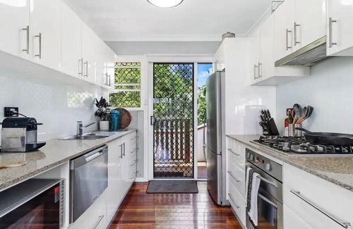 Annerley Apartment | Look no further than this stunning 2BR property in the heart of Annerley, QLD.