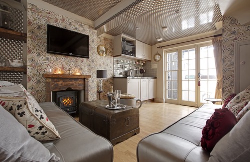 Brighton City Centre Cottage | Looking Glass Cottage Magical 'Alice in Wonderland' Cottage