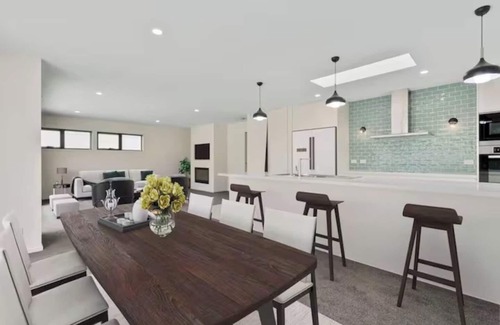Sandy Bay Villa | Lord Street Villa Spacious Comfort and River Views