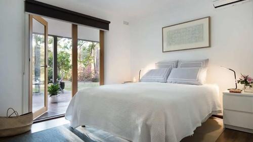 Wheatsheaf House | Lorien - Retreat + Outdoor Bathtub + Pets Welcome