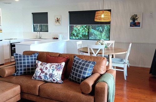 North Tamborine Cottage | Lorikeet Cottage - Mount Tamborine
