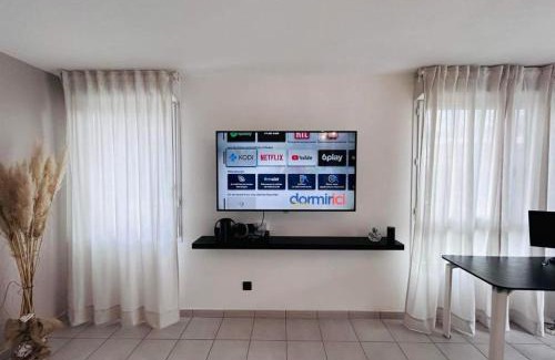 Lormont Apartment | Lormont City, proche Bordeaux, piscine et parking