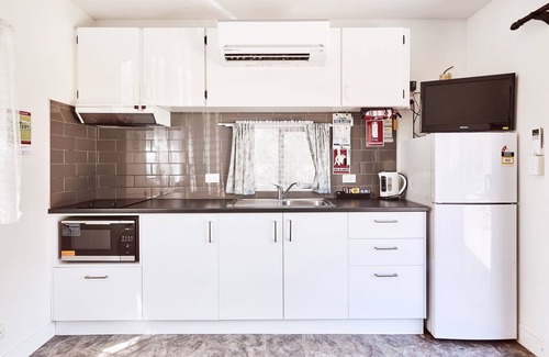 Lorne House | Lorne Foreshore Caravan Park