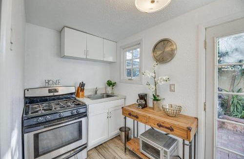 Los Angeles Apartment | Los Angeles Apartment with Patio, 4 Mi to Downtown!
