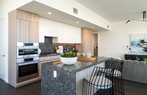 Commerce Condo | Los Angeles Down Town Lux Condo with Wrap Around Balcony and Spectacular Views
