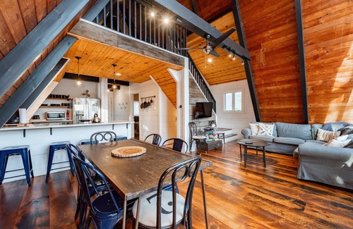 Swanton House | Lost and Found: Lakefront, Private Dock, Fire Pit, Ping Pong!