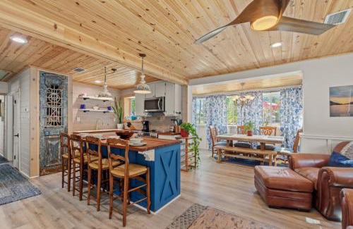 Bid-a-wee Beach House | Lost Pearl - Charming 1940s Beach Cottage, 1 Block to Private Beach Access, Sznl Pckgs, FREE Daily Activities, and More